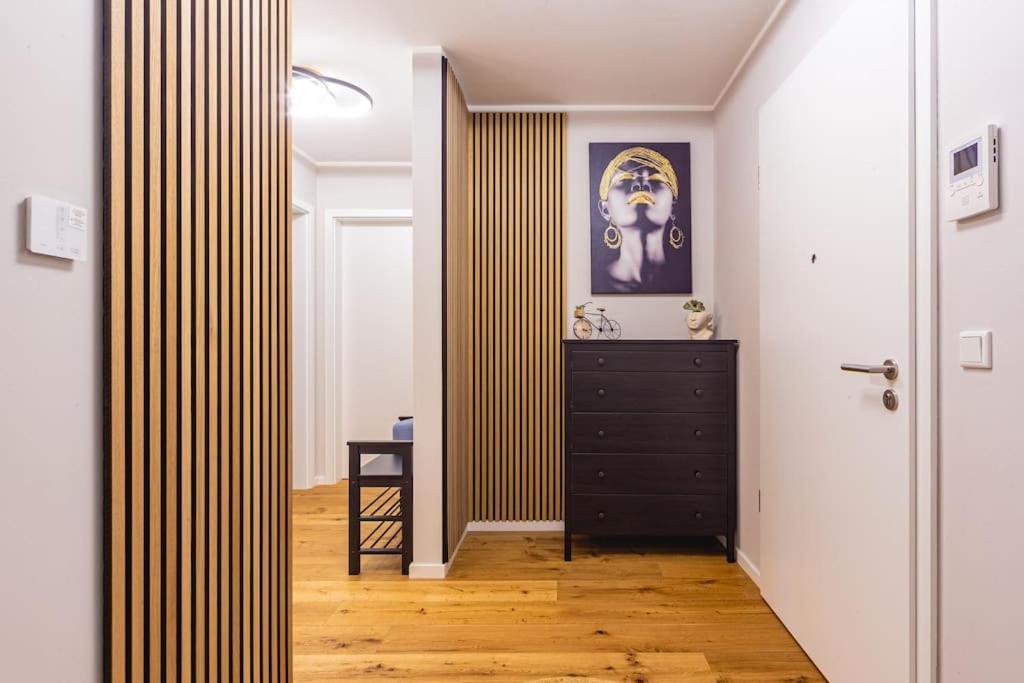 A&V Apartments Wunderschoene Penthouse Wohnung 뫼르스 외부 사진