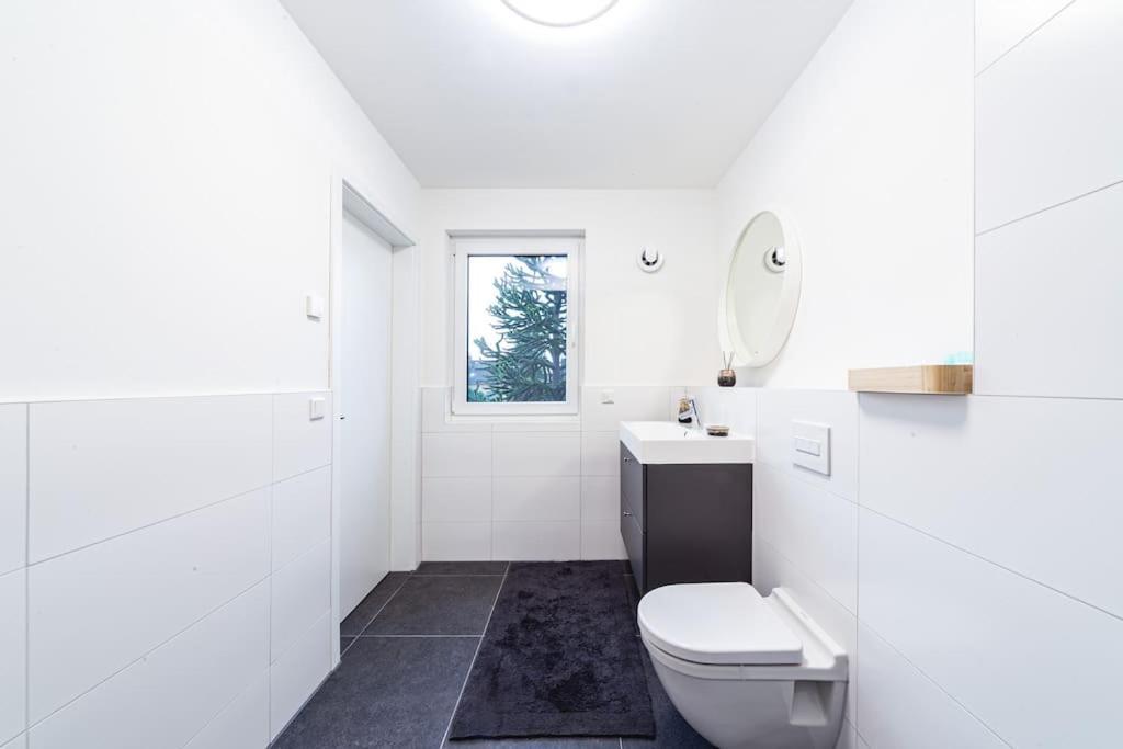 A&V Apartments Wunderschoene Penthouse Wohnung 뫼르스 외부 사진